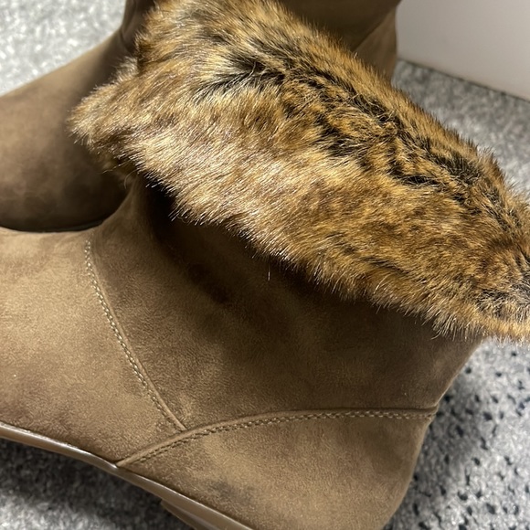 ALDO Women's Faux-Fur Winter Boots - Picture 3 of 6